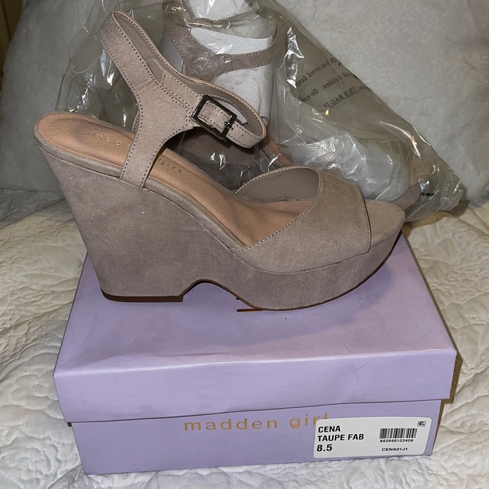 Heels - Picture 2 of 4